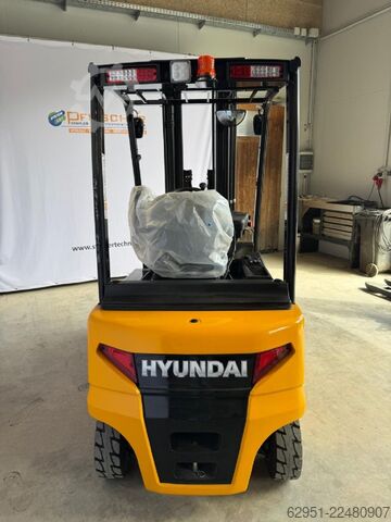 Electric 4-wheel forklift Hyundai 20B-9