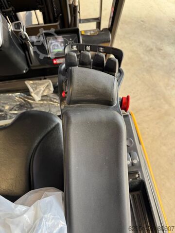 Electric 4-wheel forklift Hyundai 20B-9