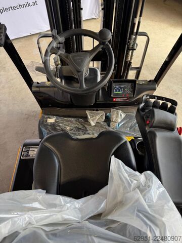 Electric 4-wheel forklift Hyundai 20B-9