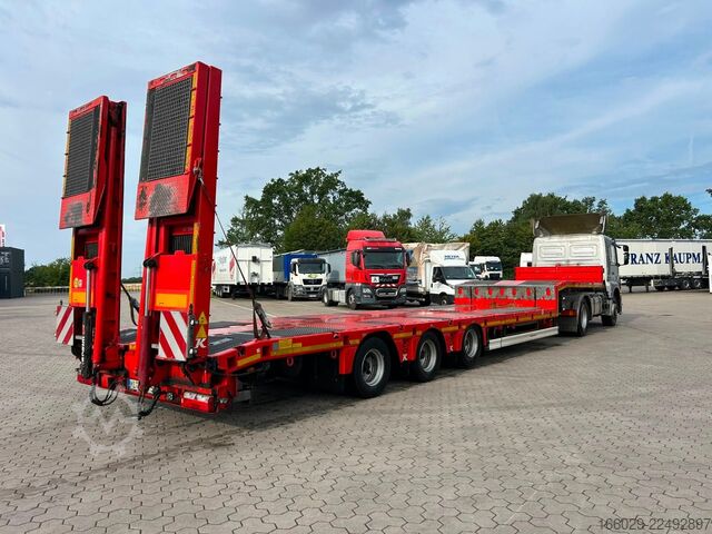 Tieflader-Sattelauflieger KÄSSBOHRER tele Tieflader mit hydr. Schwanenhals
