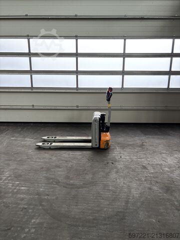 Electric Pallet Trucks Still ECH 15