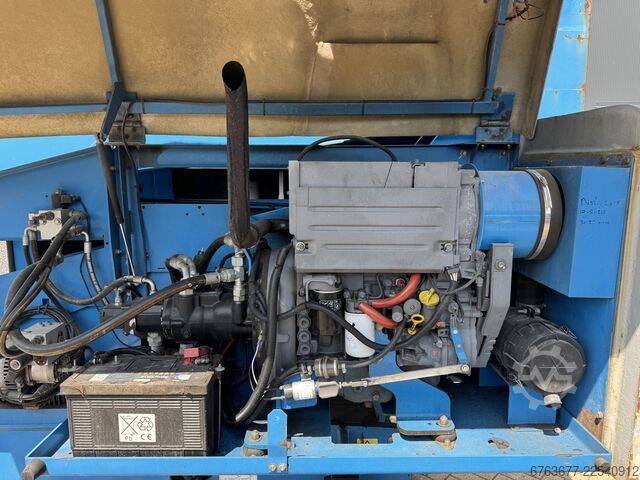 GENIE S-45 Teleskoparbeitsbühne / Gelenkteleskopbühne 4x4, DEUTZ DIESEL, 4925 Betriebsstunden, 15,7  GENIE GENIE S-45 Telescoop hoogwerker / boomlift  4x4 DEUTZ DIESEL 4925uur 15,7M Werkhoogte 2014