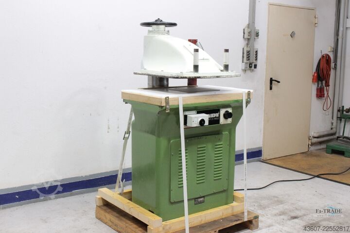 Schwenkarmstanze / hydraulic Clicking Press SANDT Typ 410