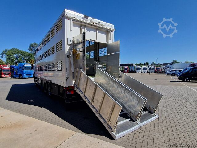 Viehtransport Scania P400 8x4*4 - 2/3 deck livestock Guiton 29.78M2 ...