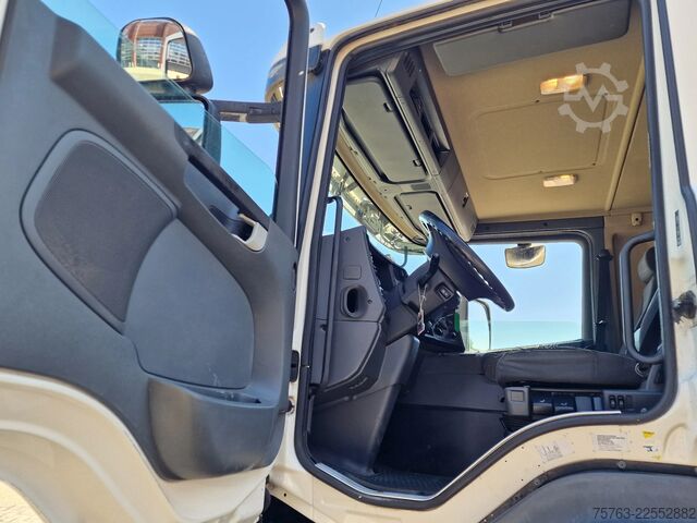 Viehtransport Scania P400 8x4*4 - 2/3 deck livestock Guiton 29.78M2 ...