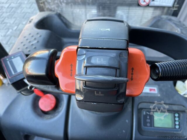 Stand-on stacker Linde D14SP