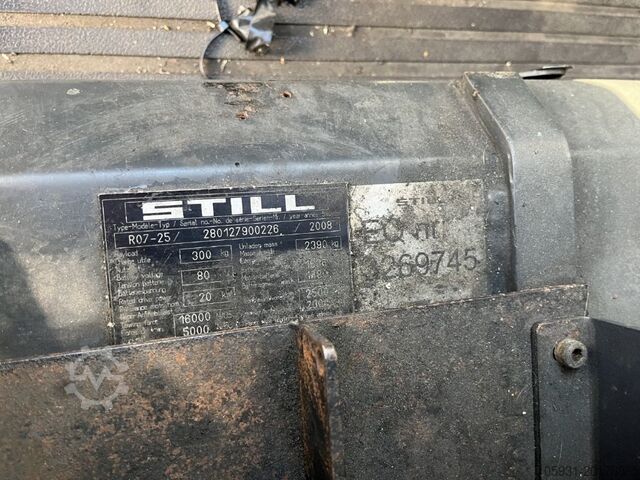 Tow Tractor Still R07-25