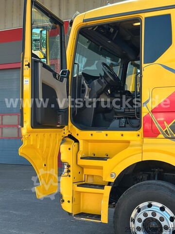 Holztransporter LKW MAN TGX 33.580 6x4 BL PAVIC Holz & TAJFUN 130ZK