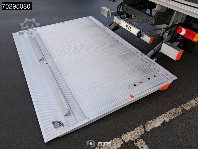 Box truck DAF XB 230 4X2 FA DC 12t - Paccar Body Koffer