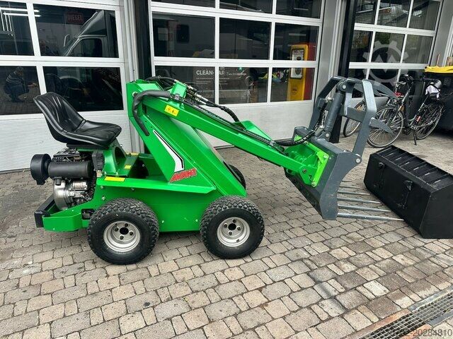 Yard loader Avant Tecno Proficat 4WD Diesel mit Schaufel + Krokozange
