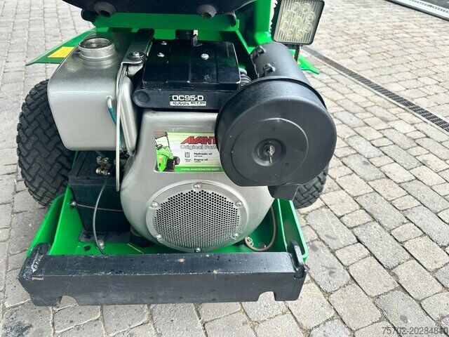 Yard loader Avant Tecno Proficat 4WD Diesel mit Schaufel + Krokozange