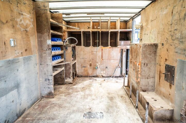 Box body VOLVO FL 260 (13.5t) +DHOLLANDIA 2T