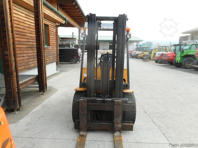 4-wheel forklift Hyundai HDF30II Triplex + SS