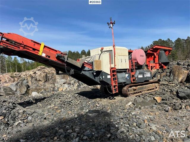 Crusher Sandvik UJ440i crusher w/ side conveyor and magnet