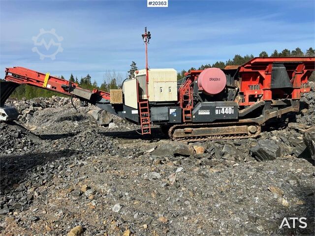 Crusher Sandvik UJ440i crusher w/ side conveyor and magnet