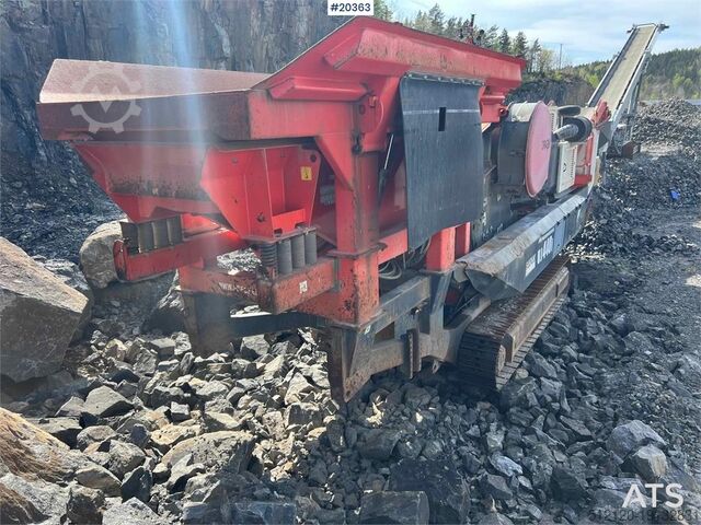 Crusher Sandvik UJ440i crusher w/ side conveyor and magnet