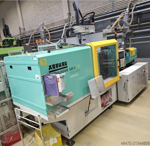 Cnc mold injection machine with robotics Arburg 520S 1500/800