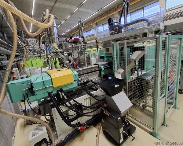 Cnc mold injection machine with robotics Arburg 520S 1500/800