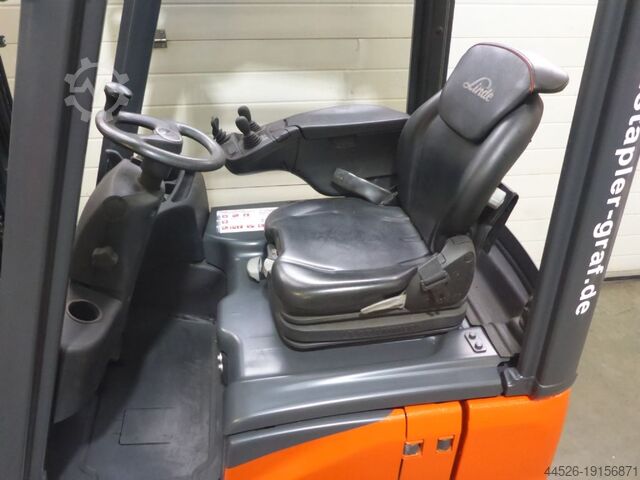 Electric 3-wheel forklift Linde E12