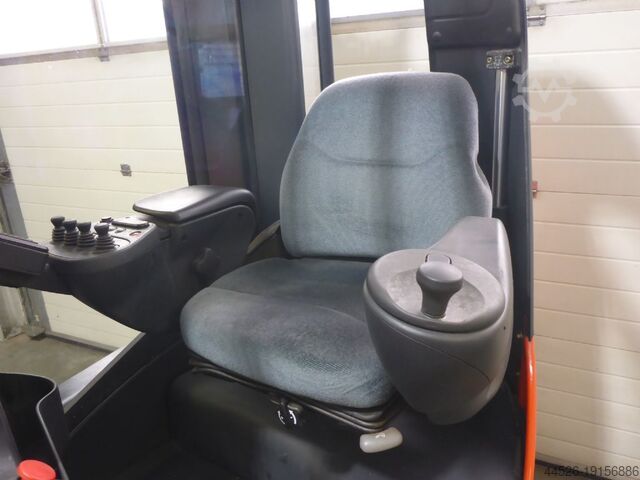 Schubmaststapler Linde R16X-03