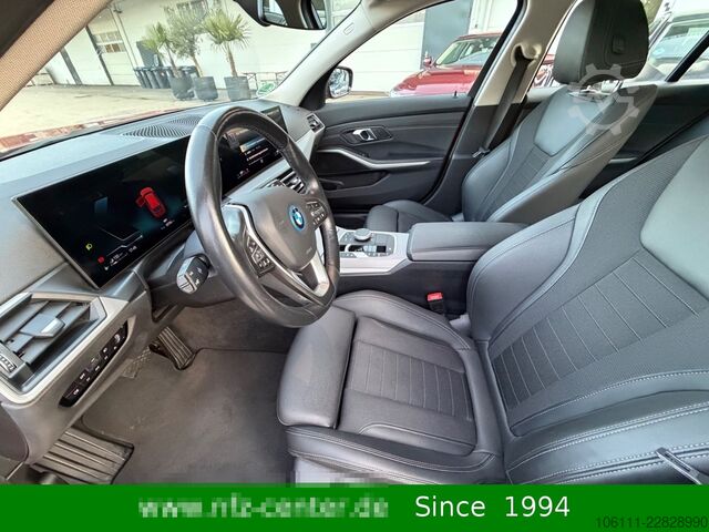 Minibus BMW 330e Touring WIDESCREEN/Leder/Driving Assistant