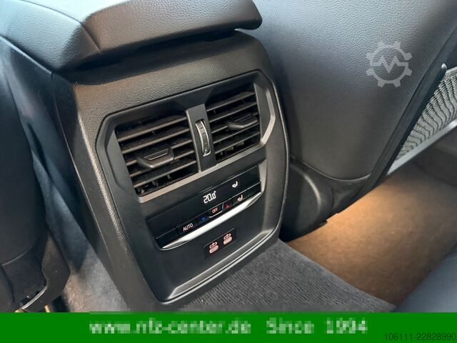 Minibus BMW 330e Touring WIDESCREEN/Leder/Driving Assistant