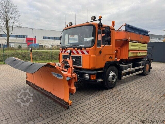 Special purpose truck MAN 18.232 4x2 FL Winterdienst/Salzstreuer