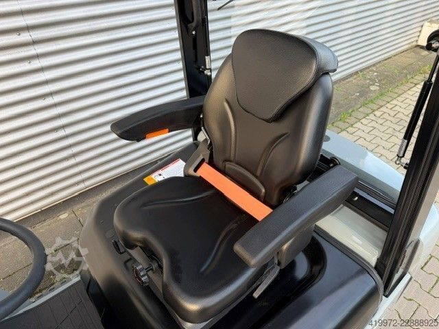 Electric 4-wheel forklift Noblelift CPD18-A2
