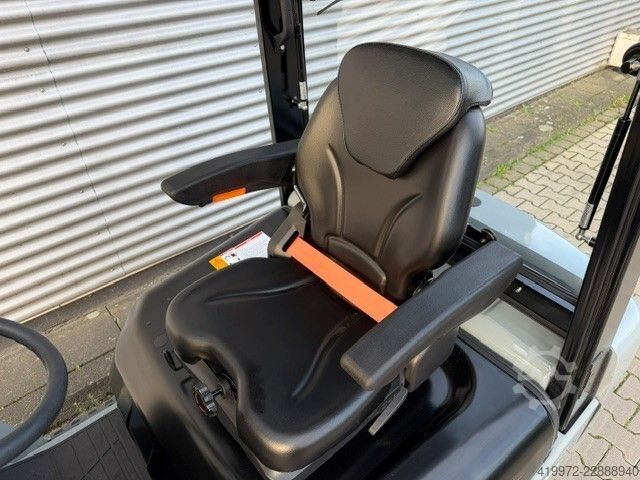 Electric 4-wheel forklift Noblelift CPD18-A2