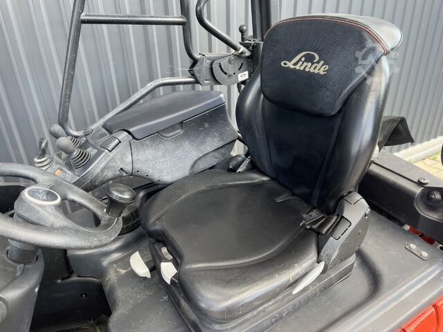 Electric 4-wheel forklift Linde E 16P-02