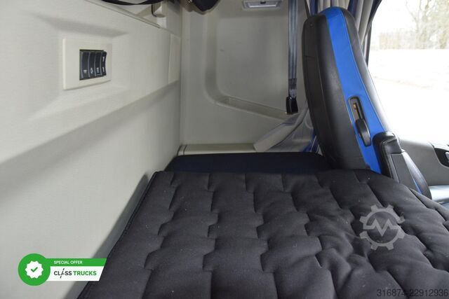 Standard tractor unit VOLVO FH 500 Globetrotter XL Varios