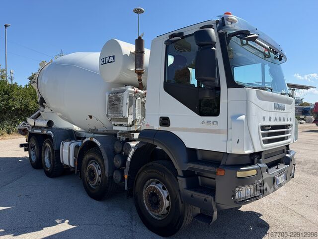 Concrete mixer truck Iveco Trakker 450
