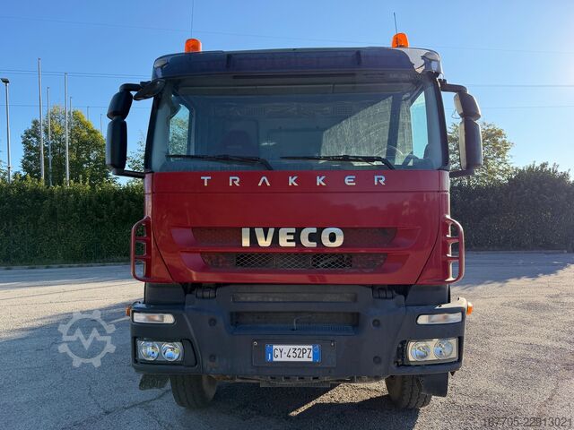 Concrete mixer truck Iveco trakker