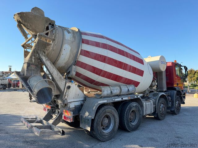 Concrete mixer truck Iveco trakker