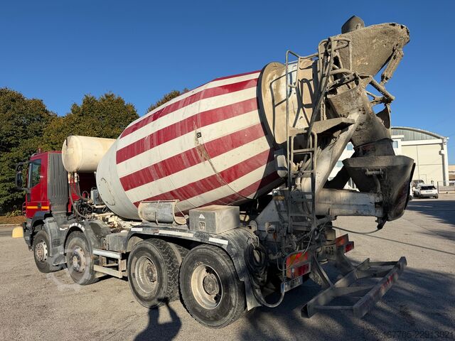 Concrete mixer truck Iveco trakker
