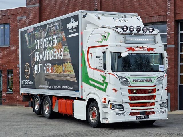 Suitcase Scania R580 V8 NGS Highline 6x2 - Box with sidedoors -...
