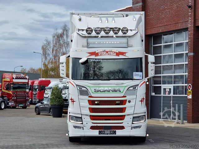 Suitcase Scania R580 V8 NGS Highline 6x2 - Box with sidedoors -...