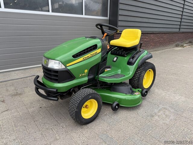 John Deere X140 Aufsitzrasenmäher – Nur 211 Betriebsstunden – 48 Zoll NEUES Mähwerk JOHN-DEERE X140 Zitmaaier – Slechts 211 uur – 48 inch NIEUW maaidek