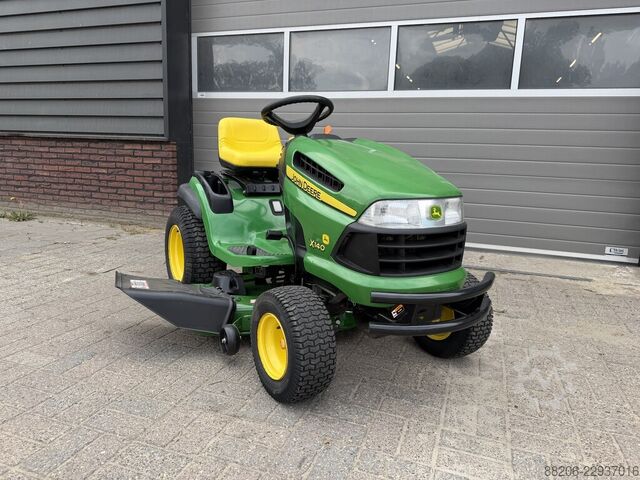 John Deere X140 Aufsitzrasenmäher – Nur 211 Betriebsstunden – 48 Zoll NEUES Mähwerk JOHN-DEERE X140 Zitmaaier – Slechts 211 uur – 48 inch NIEUW maaidek