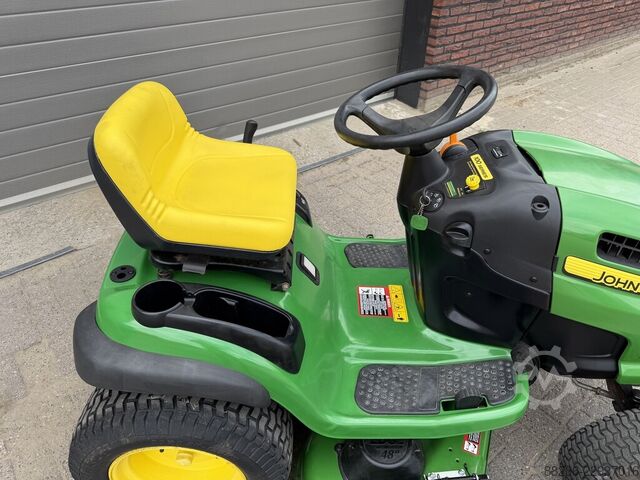 John Deere X140 Aufsitzrasenmäher – Nur 211 Betriebsstunden – 48 Zoll NEUES Mähwerk JOHN-DEERE X140 Zitmaaier – Slechts 211 uur – 48 inch NIEUW maaidek