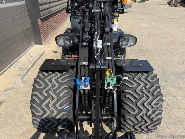 GIANT G2700 X-TRA HD+ mini loader NEW BLACK EDITION tandem pump - boom suspension etc. GIANT G2700 X-TRA HD+ minishovel NIEUW BLACK EDITION tandempomp - giekvering enz