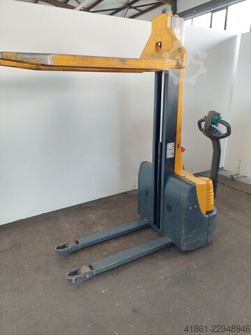 E. Hochhubwagen JUNGHEINRICH EMC 110