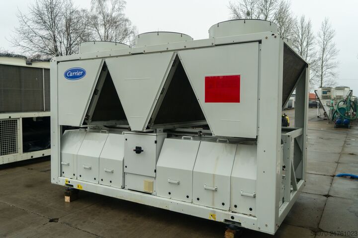 Chiller Used Industrial chiller Carrier 367 kW - 2008 yom | With warranty