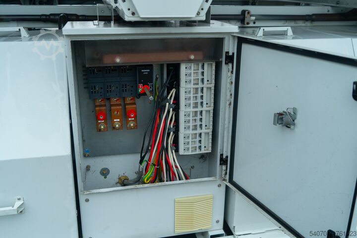 Chiller Used Industrial chiller Carrier 367 kW - 2008 yom | With warranty