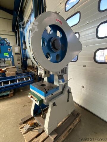 Machines for export - Eccentric presses - Hydraulic presses - Lathes - Drilling machines, double col WEINGARTEN, MÜLLER GEFREES, GILDEMEISTER, ALZMETAL 