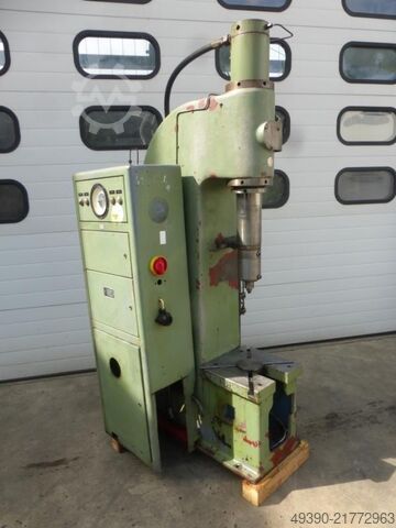 Machines for export - Eccentric presses - Hydraulic presses - Lathes - Drilling machines, double col WEINGARTEN, MÜLLER GEFREES, GILDEMEISTER, ALZMETAL 