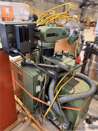 Universal tool grinding machine SAACKE UW IA