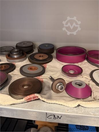 Universal tool grinding machine SAACKE UW IA