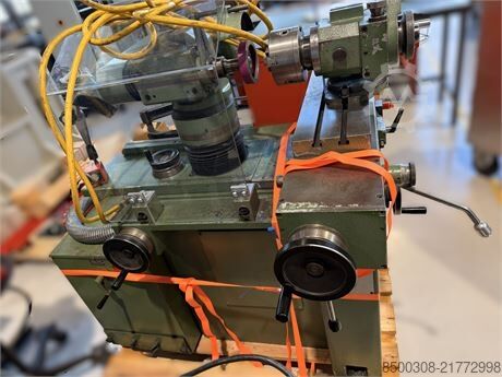 Universal tool grinding machine SAACKE UW IA