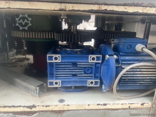 Automatic multi-head capping machine Robak AZR -08